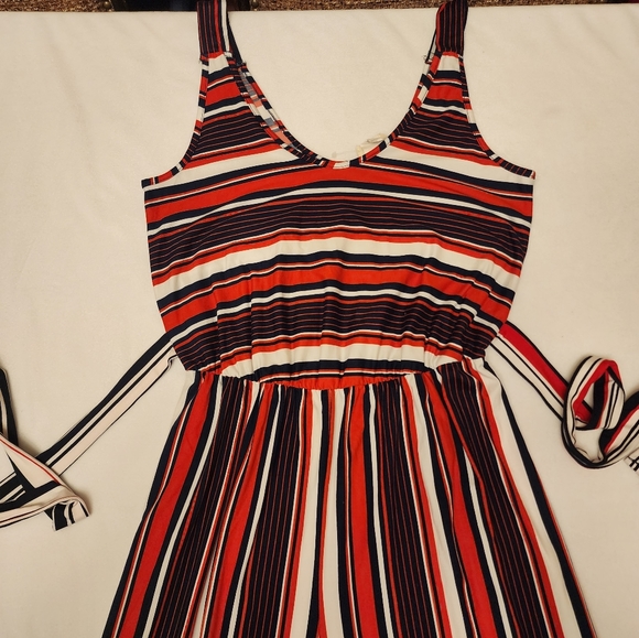 Striped Stretchy Sleeveless Jumpsuit - Picture 6 of 10